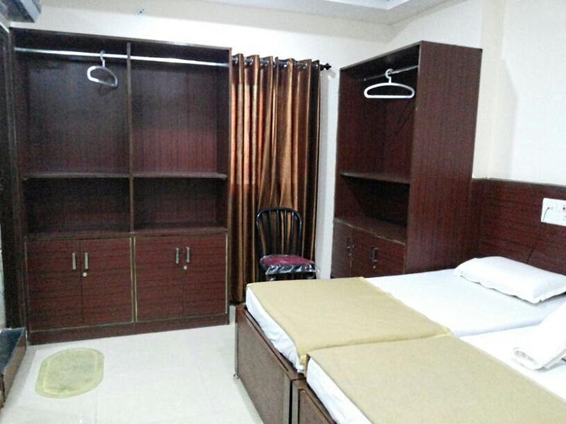 Oyo 11945 Hotel Glory Palace Indore Bagian luar foto