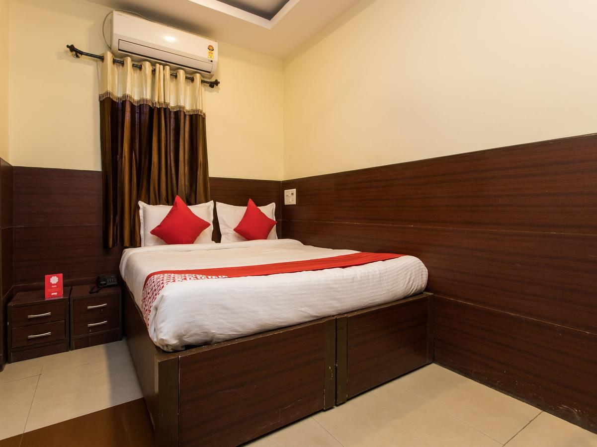 Oyo 11945 Hotel Glory Palace Indore Bagian luar foto