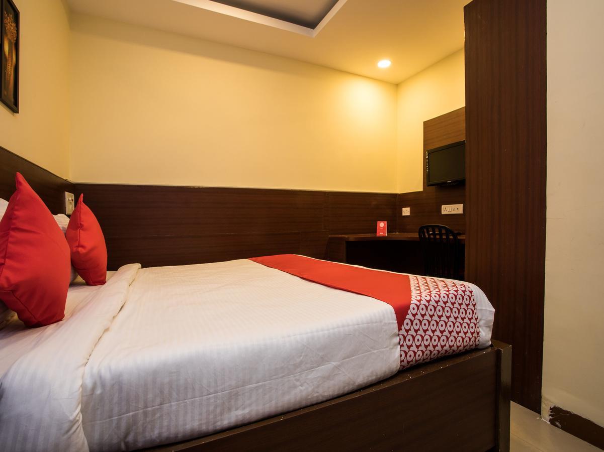 Oyo 11945 Hotel Glory Palace Indore Bagian luar foto