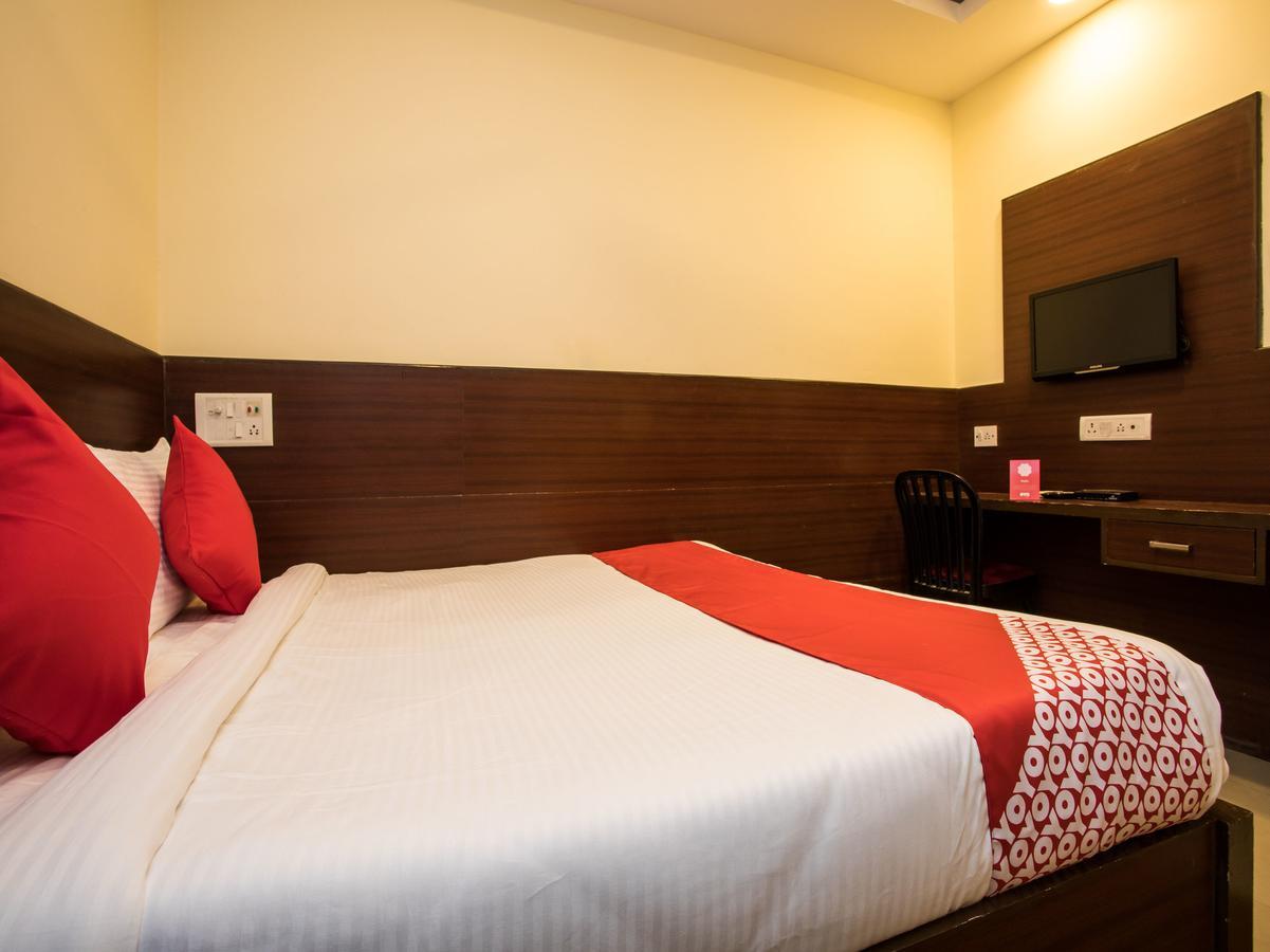 Oyo 11945 Hotel Glory Palace Indore Bagian luar foto