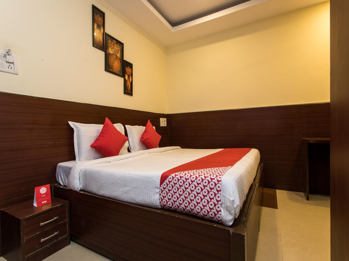 Oyo 11945 Hotel Glory Palace Indore Bagian luar foto