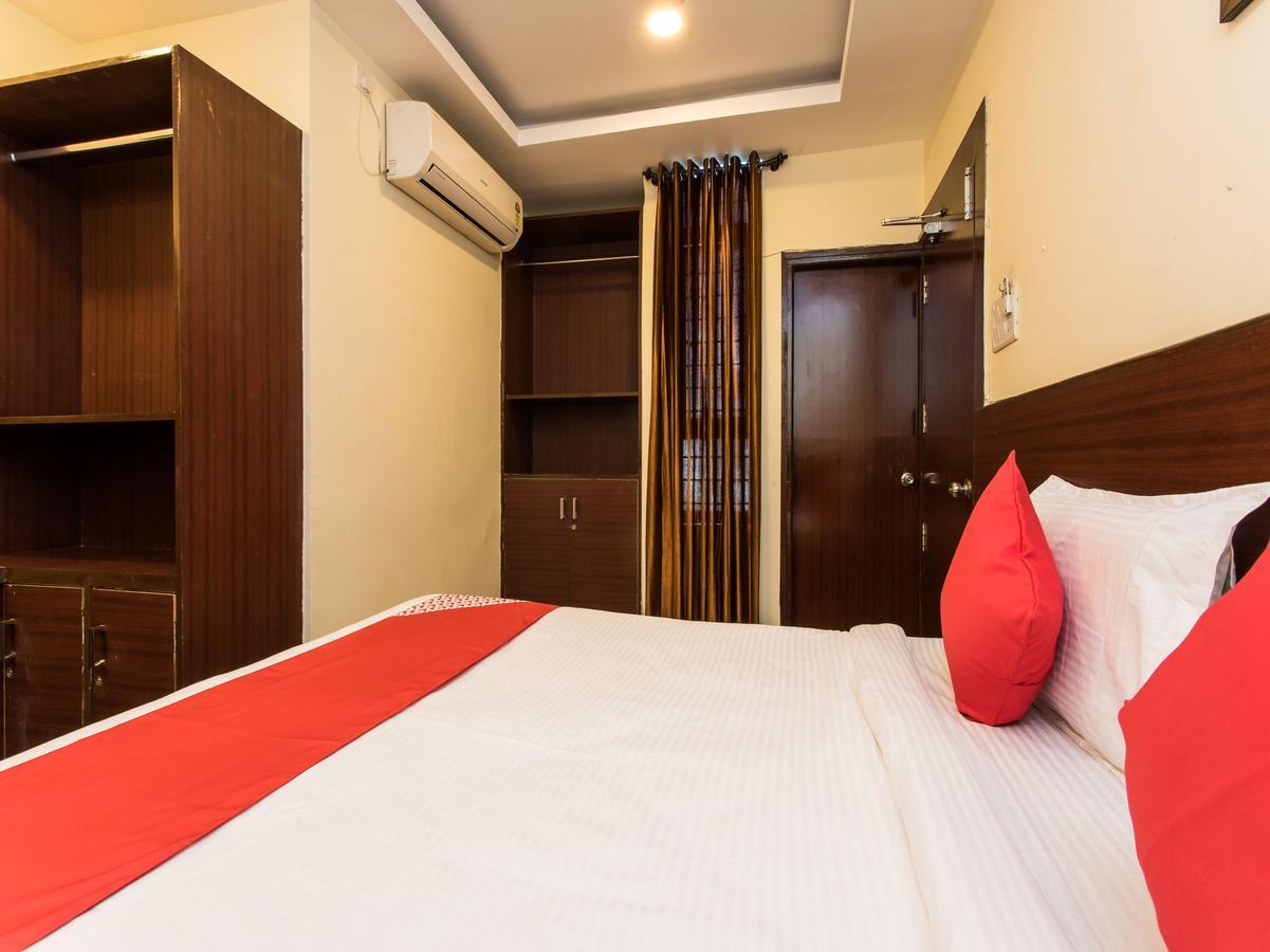 Oyo 11945 Hotel Glory Palace Indore Bagian luar foto